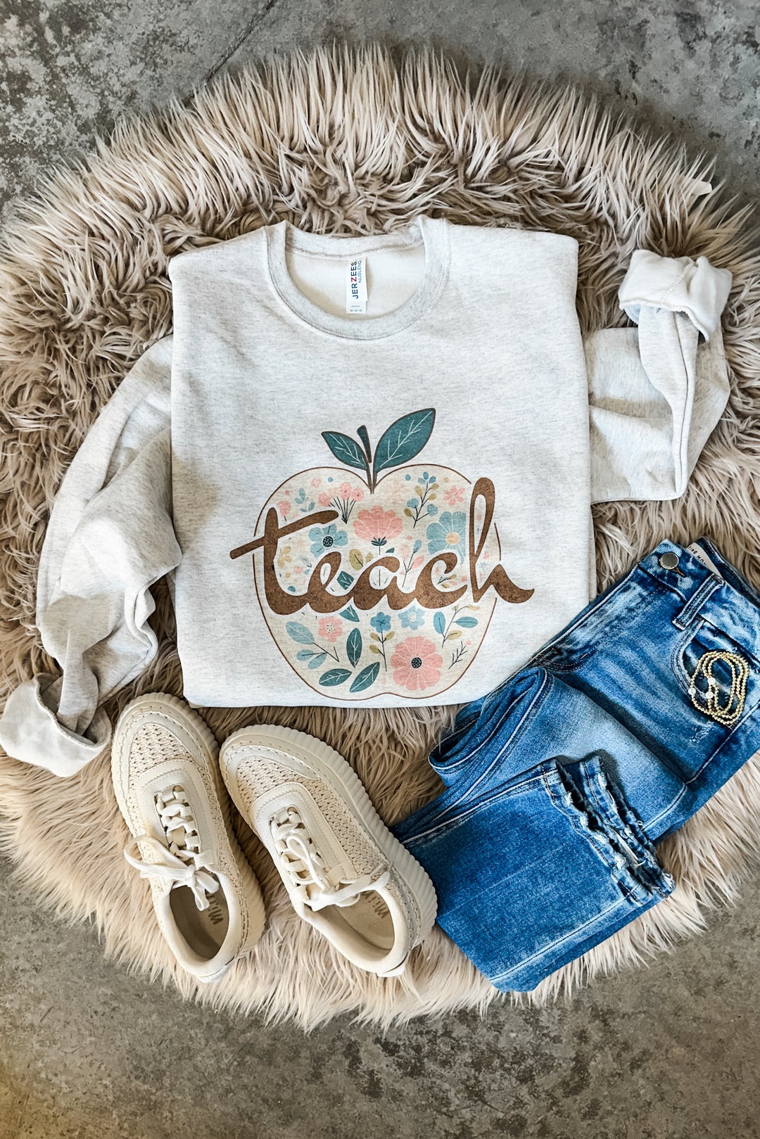 Teach Pastel Apple Graphics - Sweatshirt & T-Shirt Style