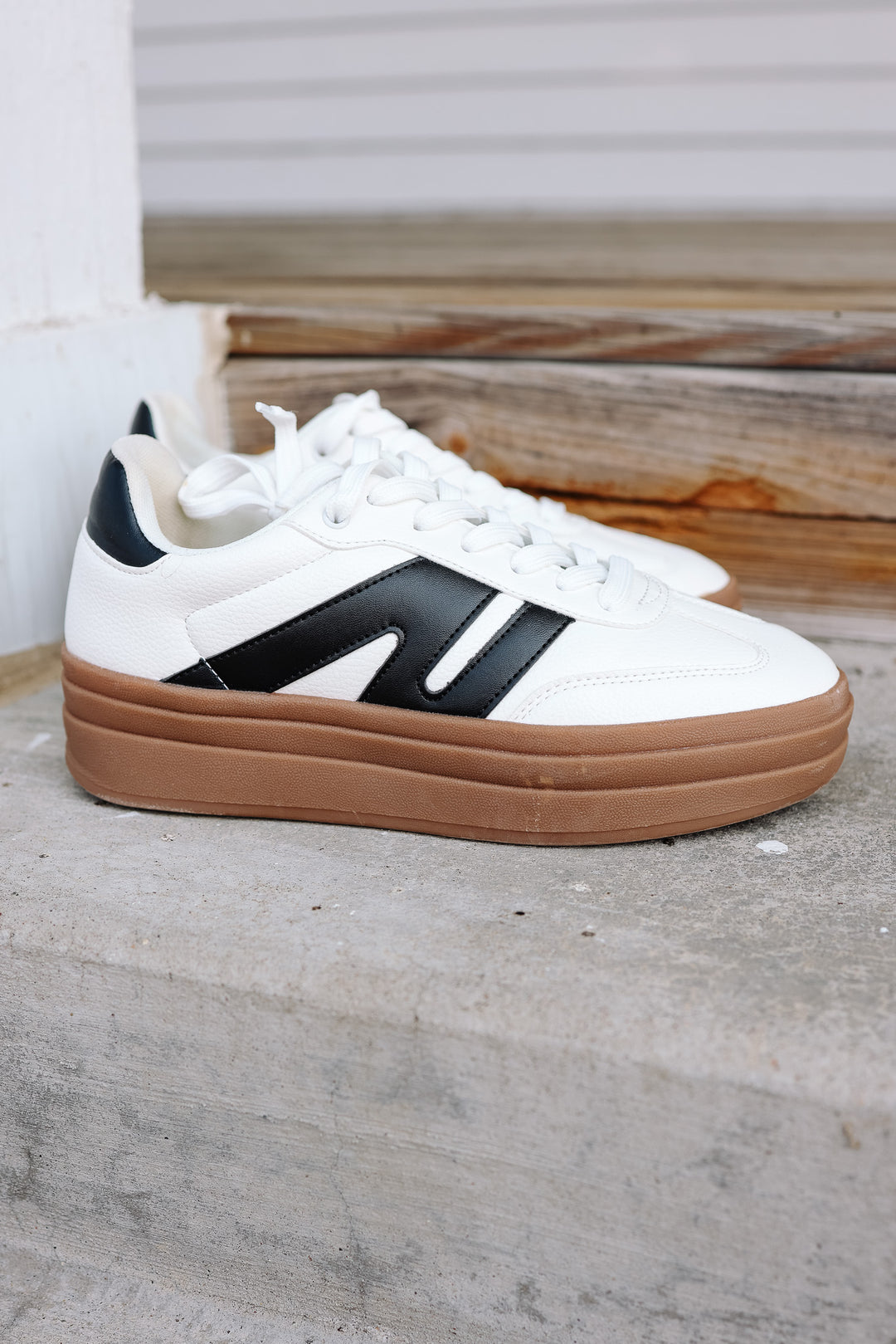 Axel Chunky Platform Sneaker - White/Black