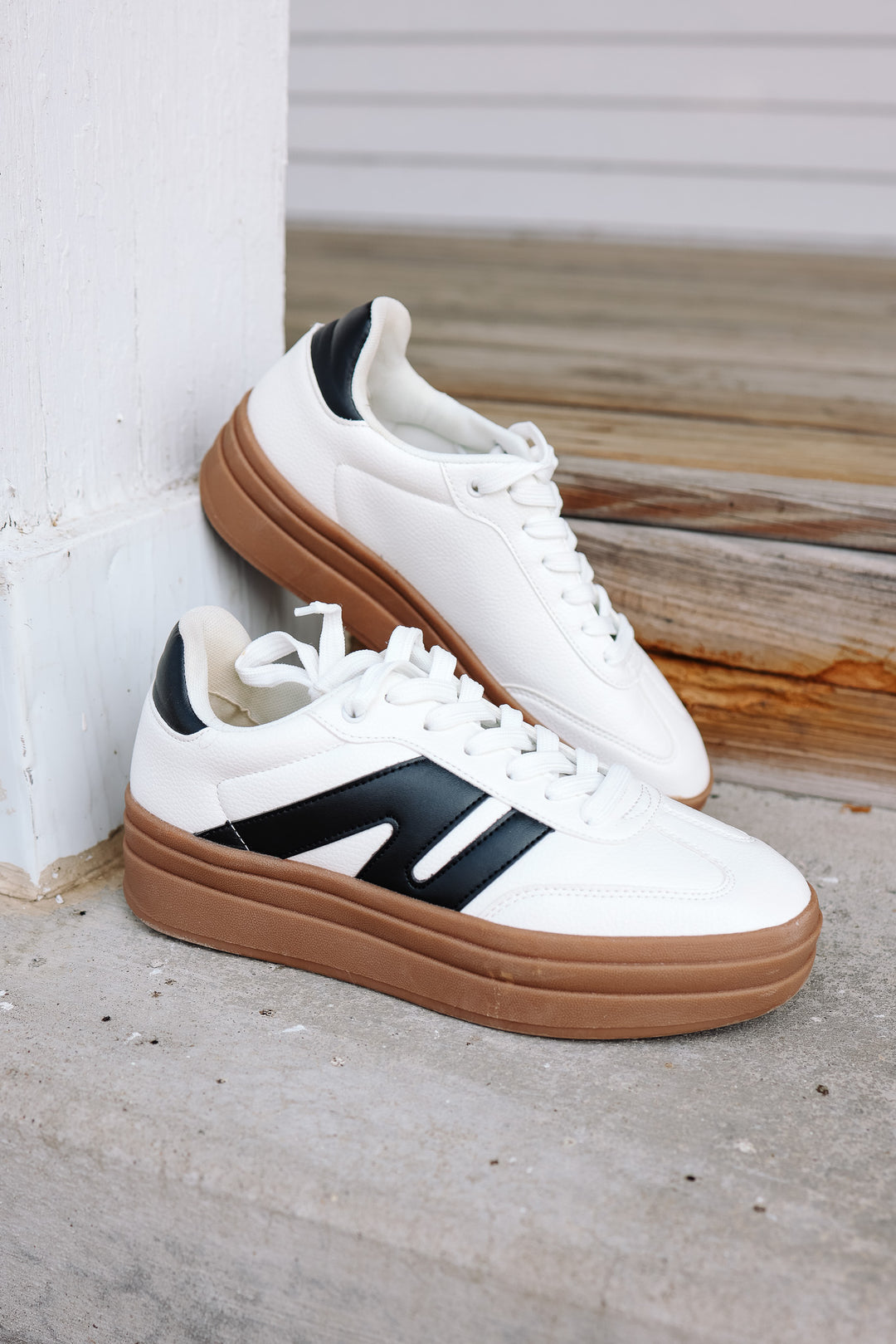 Axel Chunky Platform Sneaker - White/Black