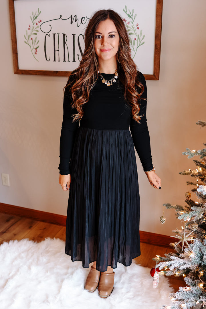 Madelyn Long Sleeve Pleated Dress - Black