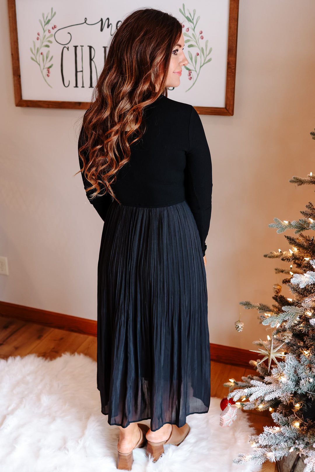 Madelyn Long Sleeve Pleated Dress - Black