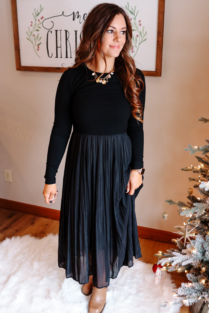 Madelyn Long Sleeve Pleated Dress - Black