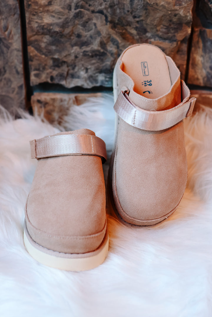 Walker Slip On Clog - Sand