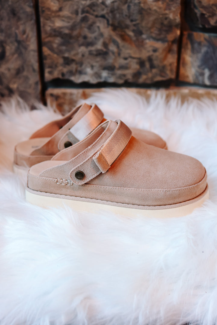 Walker Slip On Clog - Sand