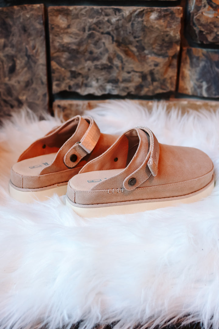 Walker Slip On Clog - Sand