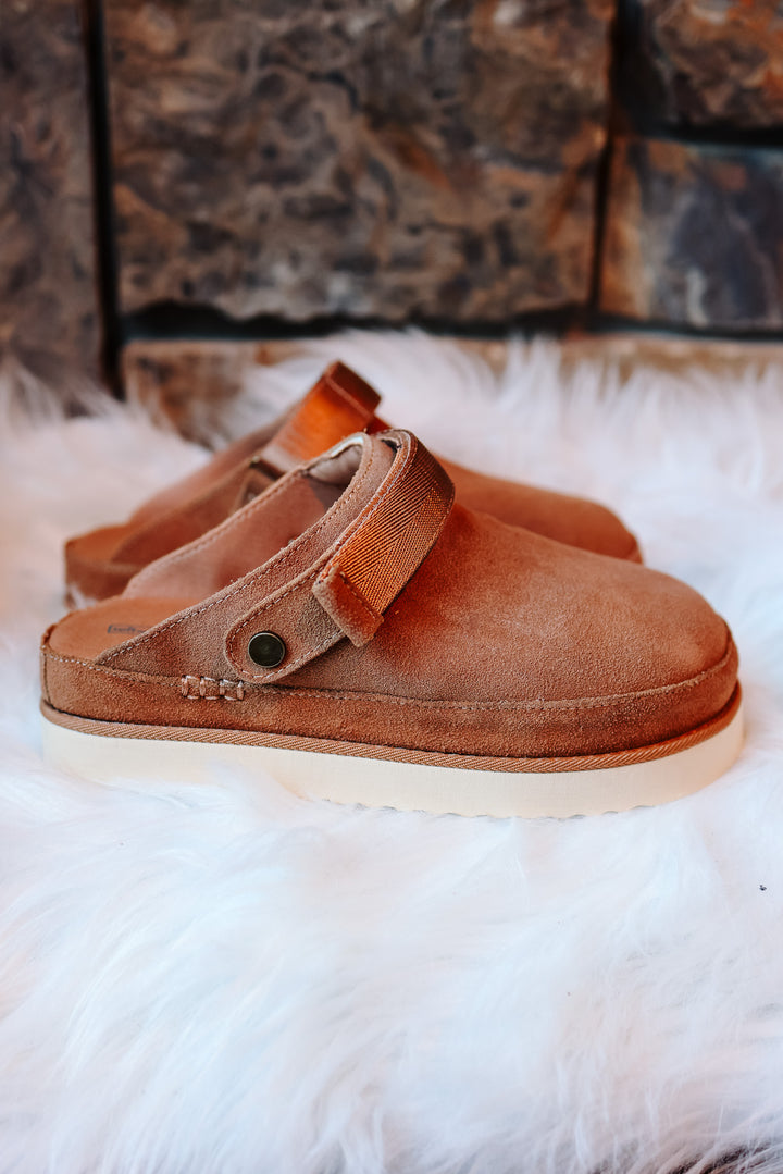 Walker Slip On Clog - Chestnut