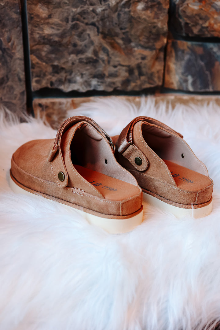 Walker Slip On Clog - Chestnut