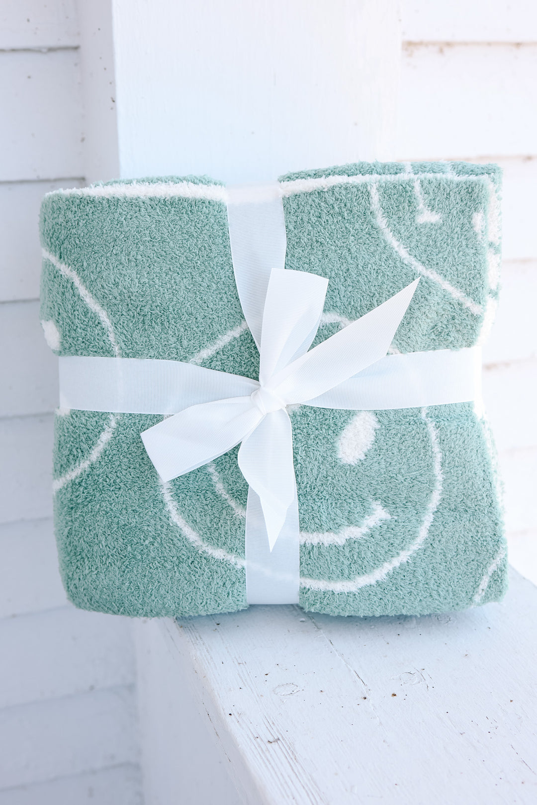 Emerlie Love Luxe Blankets - Happy Smiley Face