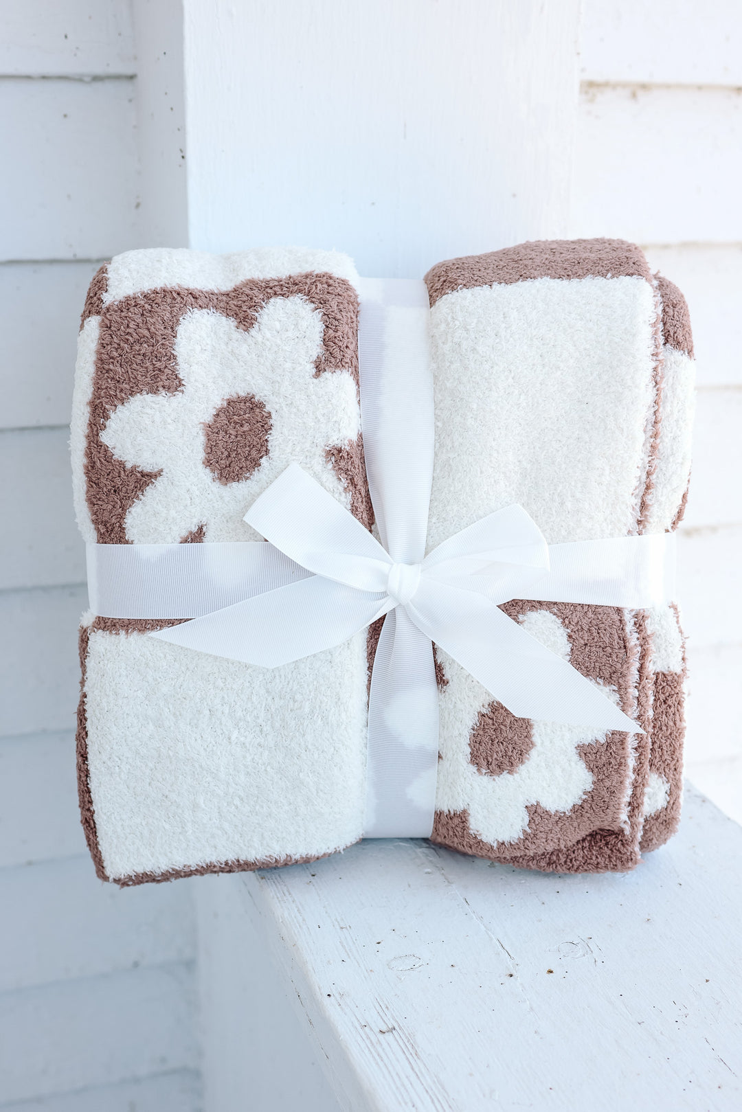 Emerlie Love Luxe Blankets - Checkered Flowers