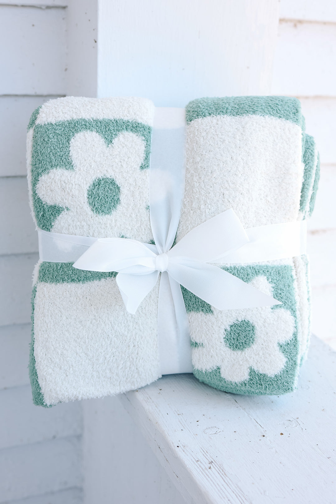 Emerlie Love Luxe Blankets - Checkered Flowers