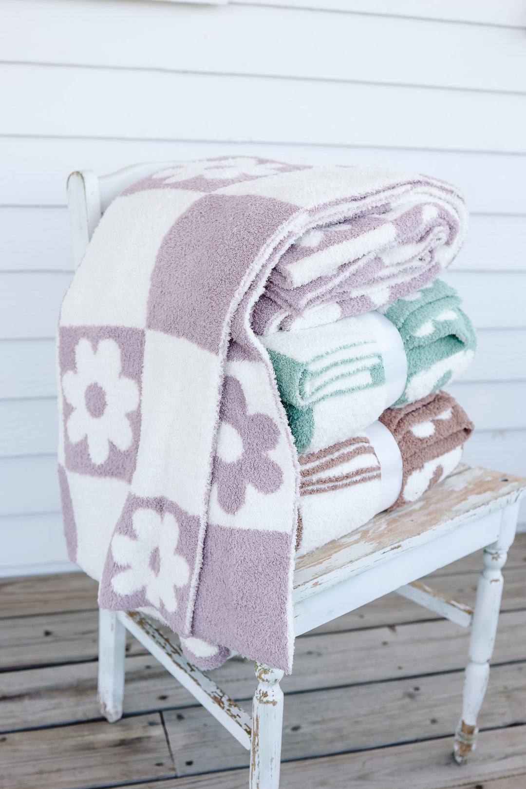 Emerlie Love Luxe Blankets - Checkered Flowers