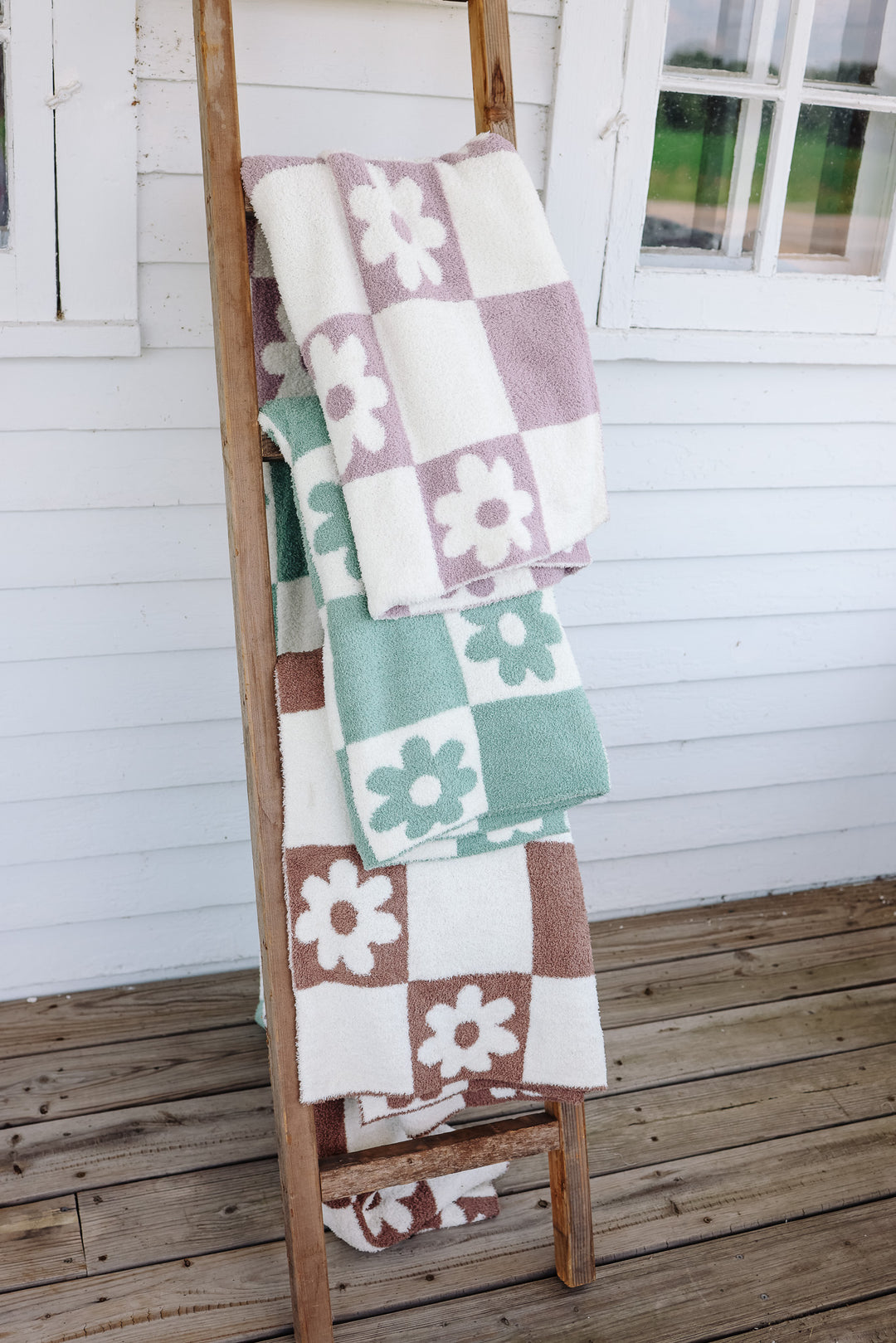 Emerlie Love Luxe Blankets - Checkered Flowers