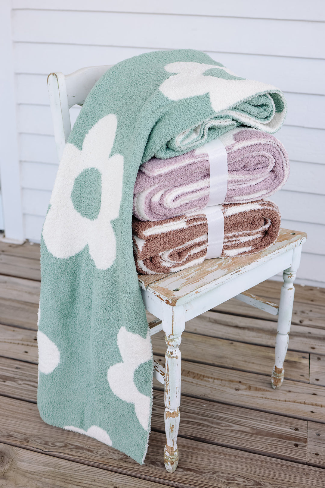 Emerlie Love Luxe Blankets - Retro Flowers