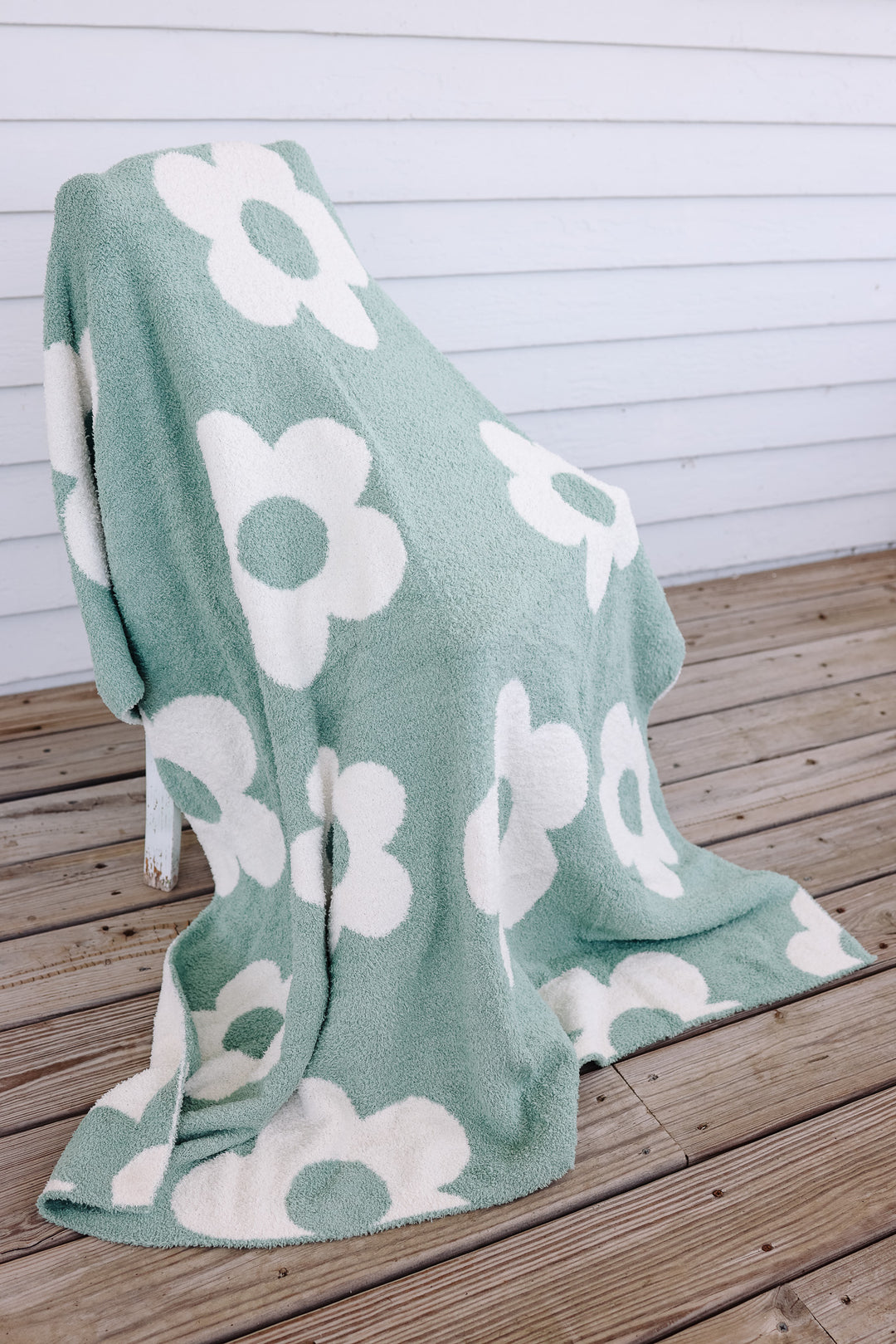 Emerlie Love Luxe Blankets - Retro Flowers