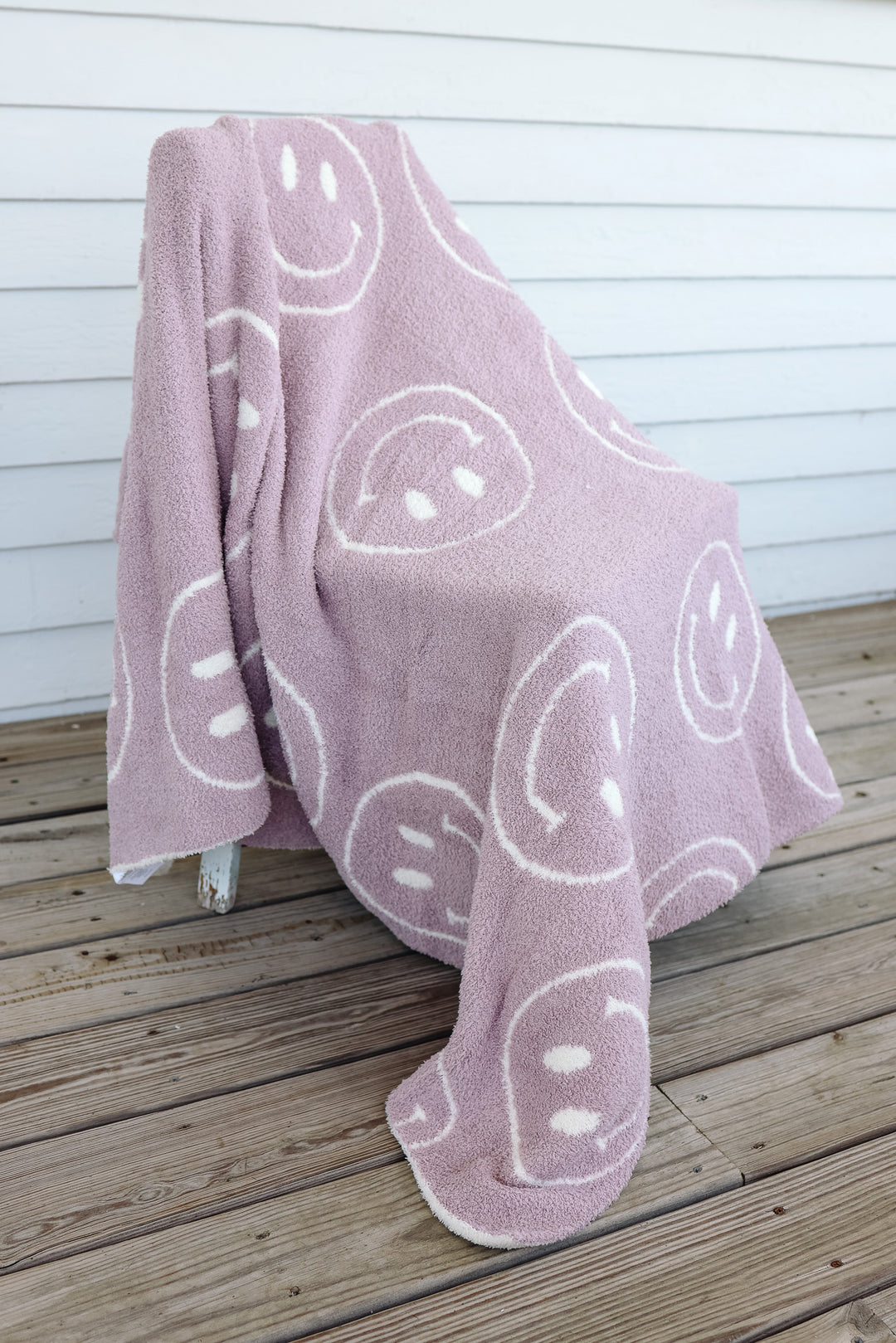 Emerlie Love Luxe Blankets - Happy Smiley Face