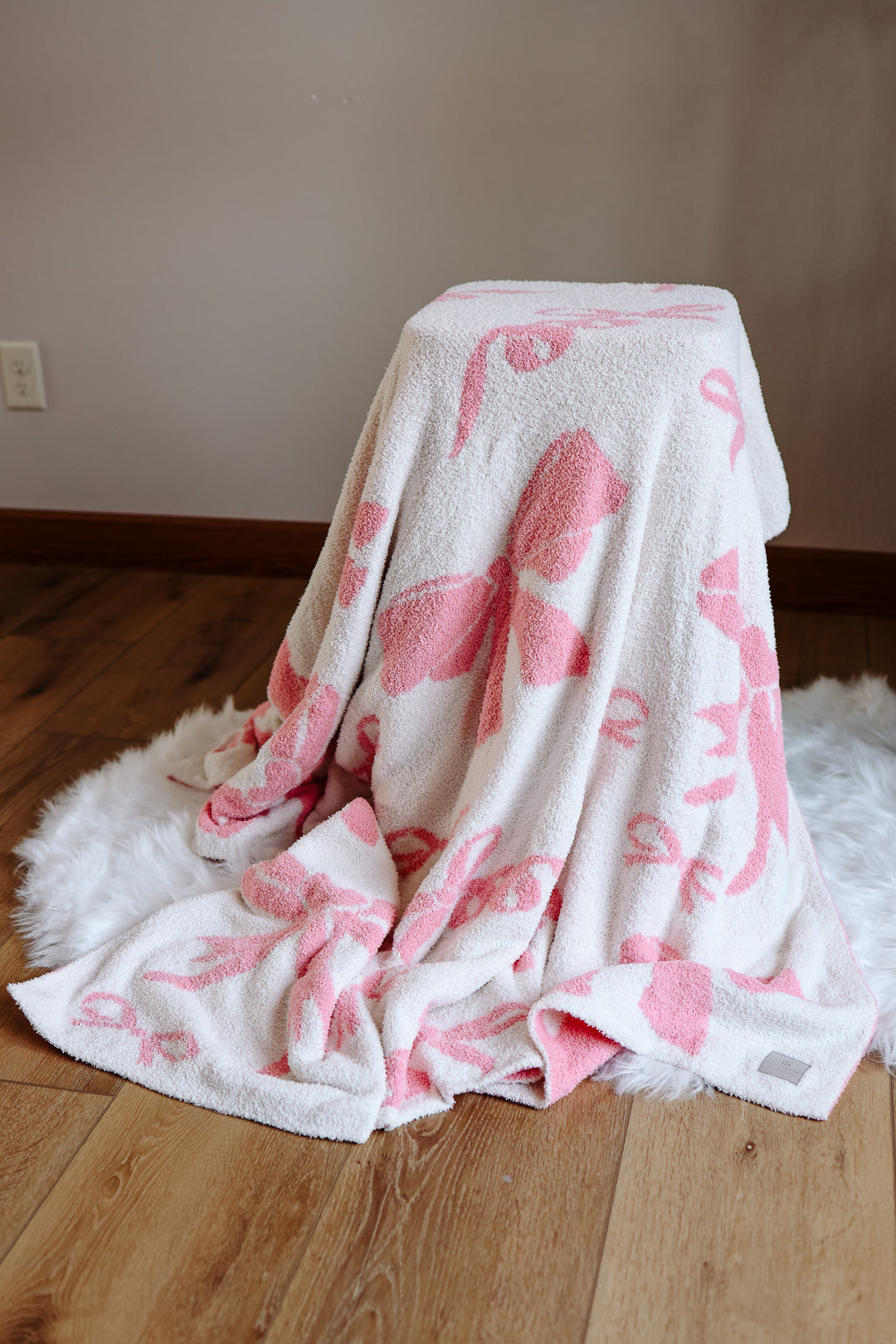 Comfy Luxe Bow Blanket