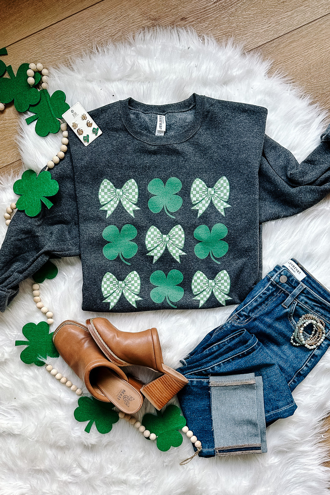 Shamrock Chic Crewneck Sweatshirt - Black Heather