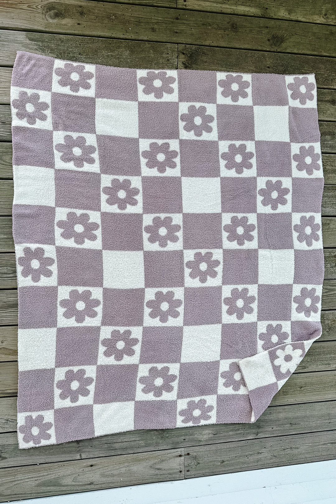 Emerlie Love Luxe Blankets - Checkered Flowers