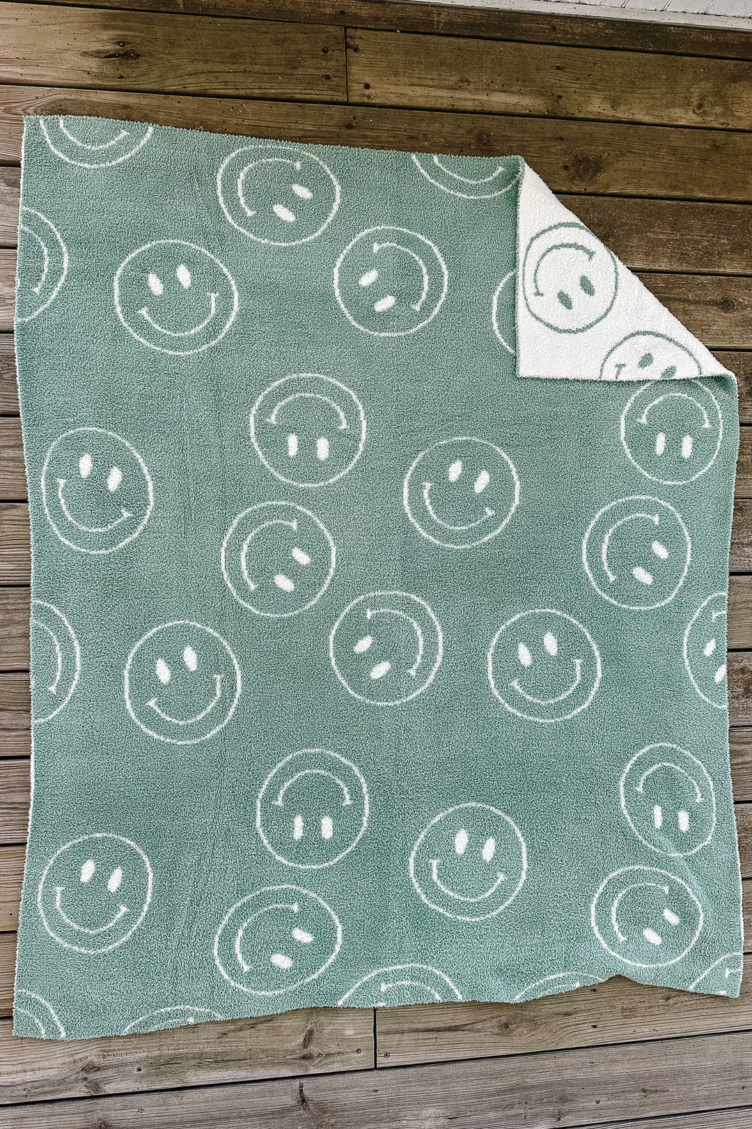 Emerlie Love Luxe Blankets - Happy Smiley Face