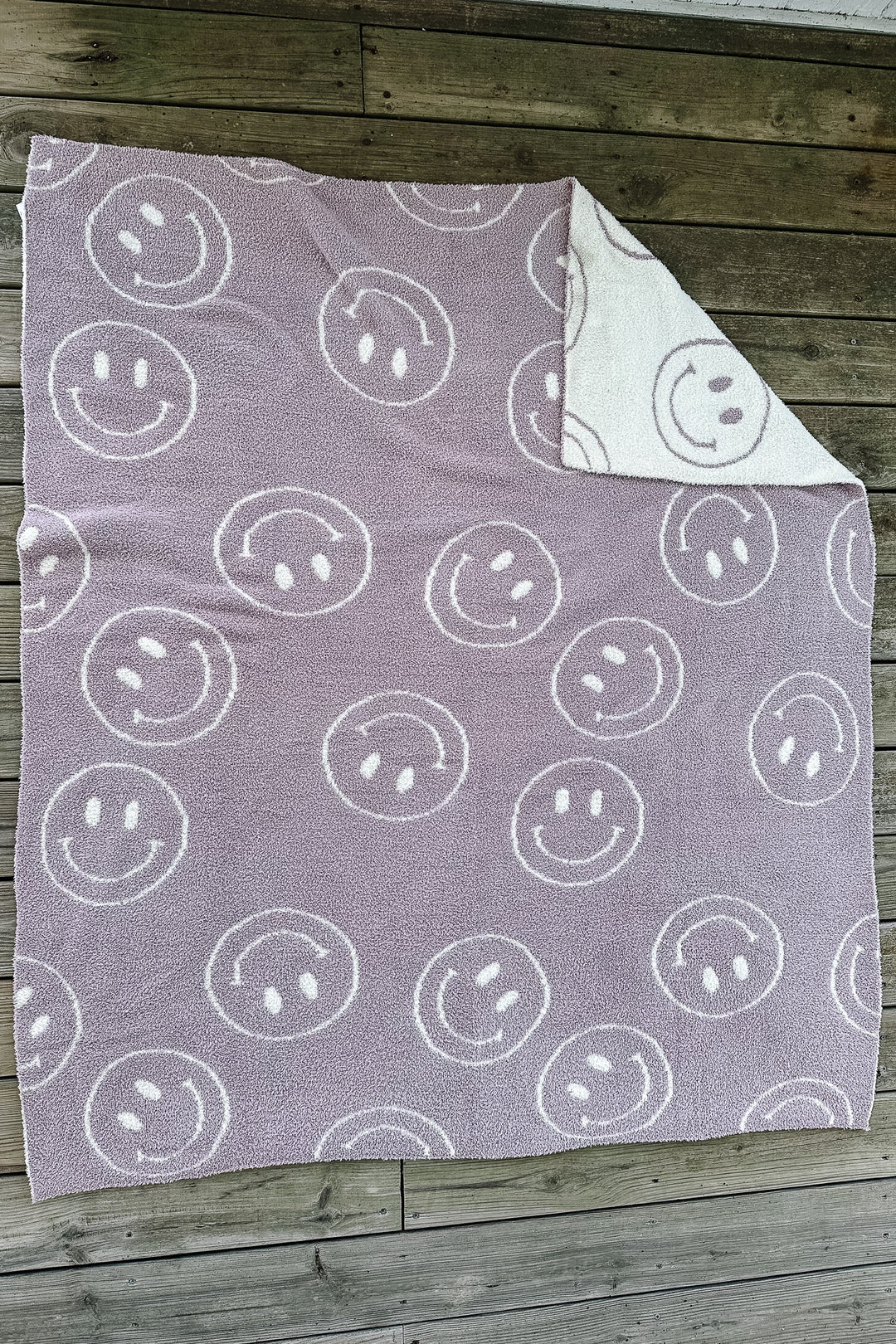 Emerlie Love Luxe Blankets - Happy Smiley Face