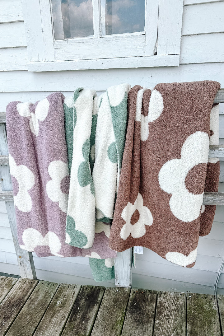 Emerlie Love Luxe Blankets - Retro Flowers