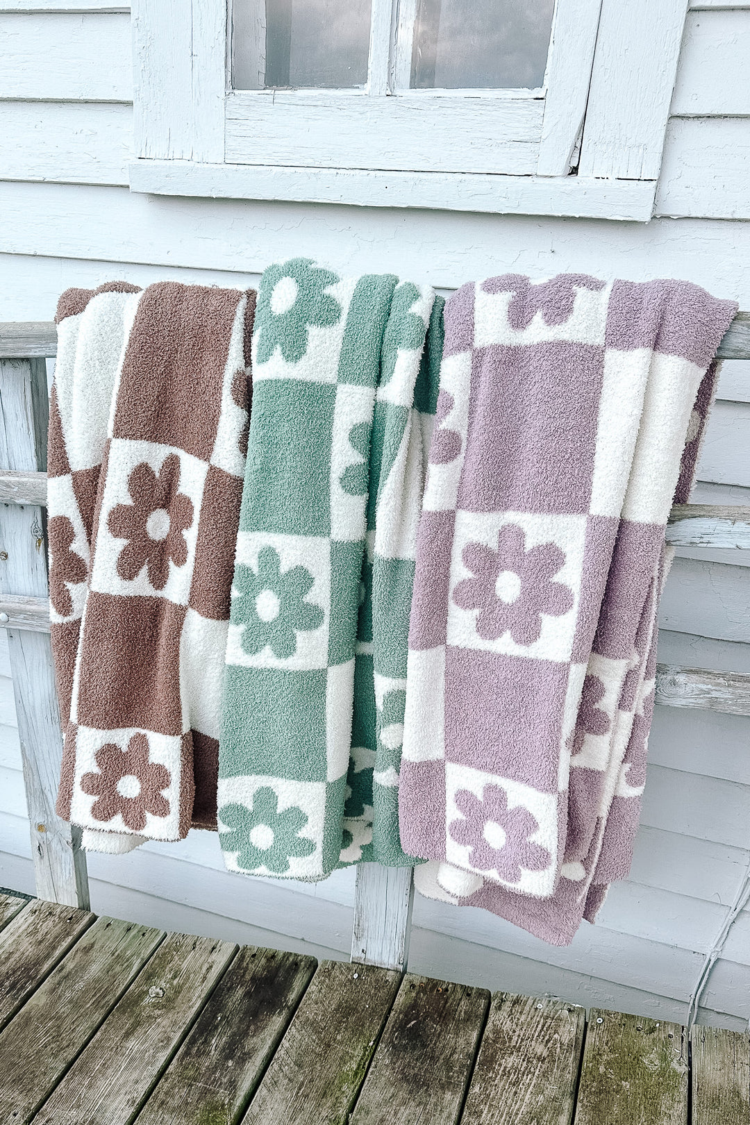 Emerlie Love Luxe Blankets - Checkered Flowers